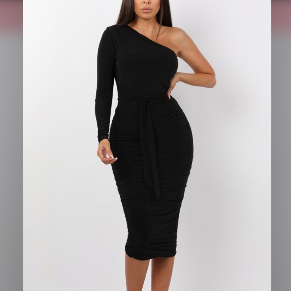 One sleeve, form fitting dress!